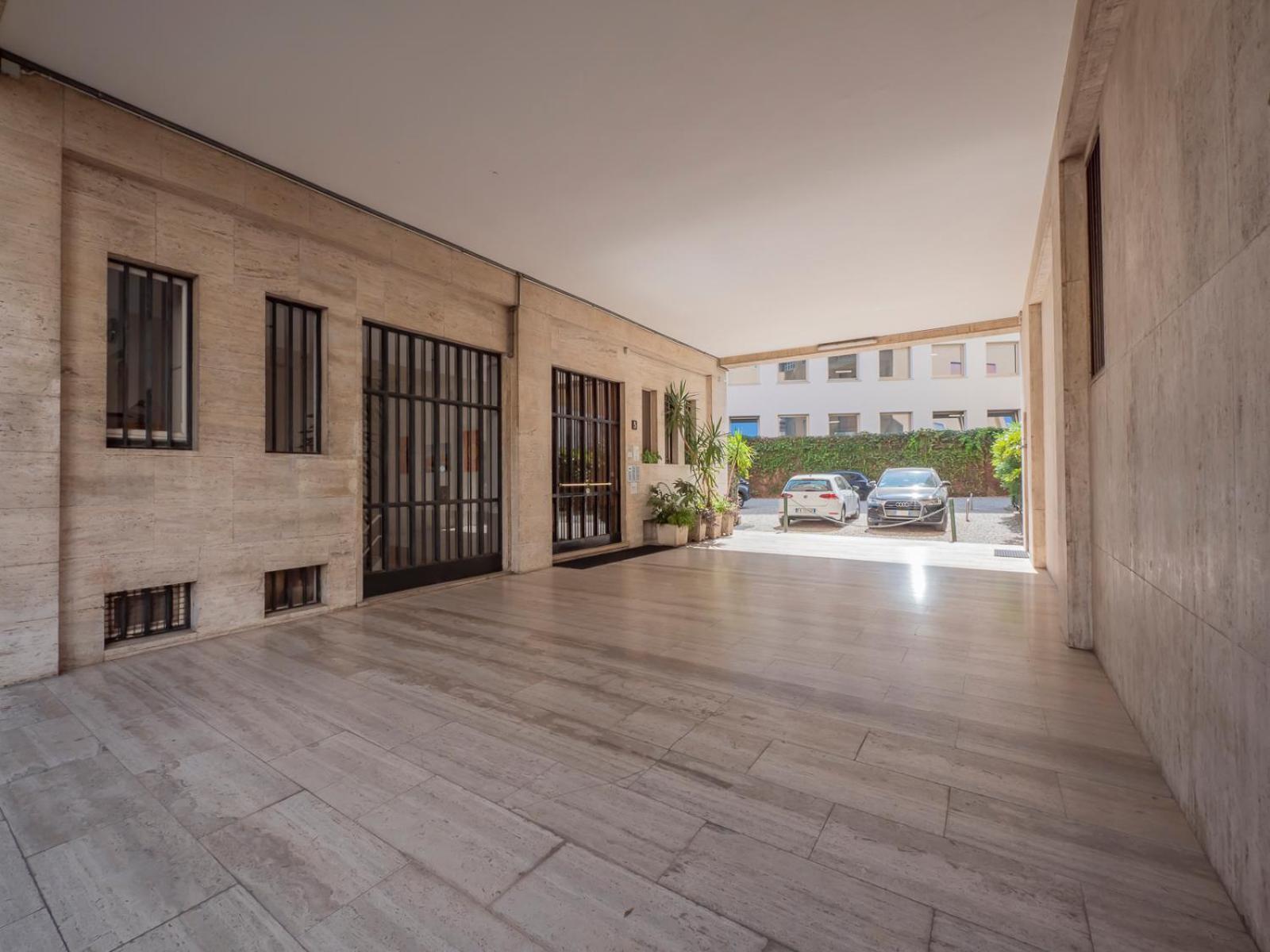 Italstay - Disciplini Apartment -10 Min Dal Duomo — Photos 1