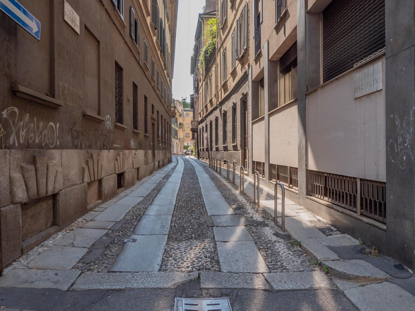 Italstay - Disciplini Apartment -10 Min Dal Duomo, Milan